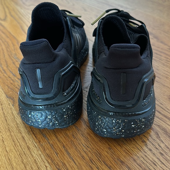 Black adidas ultraboost sneakers 👟 with gold and silver details - Picture 4 of 8